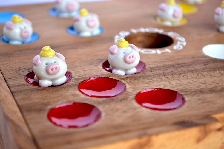 pig hole schweinchenspiel the pig dice game big hole original from knobelholz